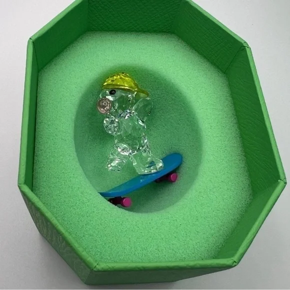 Swarovski Kris Bear “Skater Bear” Figurine – Retired 5619208 90"s Fun - Picture 8 of 10